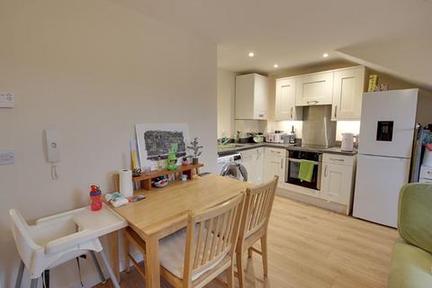 2 bedroom apartment to rent, High Street, Bath