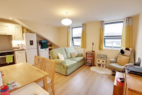 2 bedroom apartment to rent, High Street, Bath