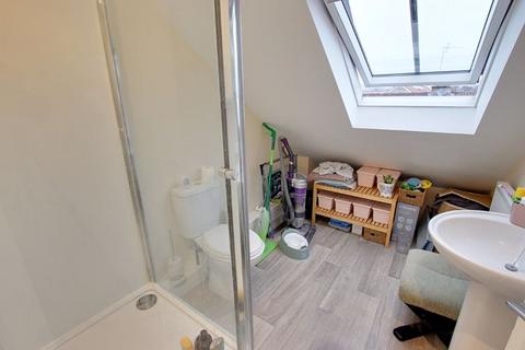 2 bedroom apartment to rent, High Street, Bath
