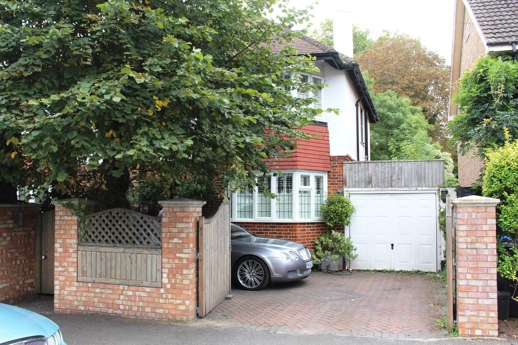 Ravenswood Road, Croydon, CR0 3 bed semidetached house £425,000