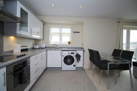 2 bedroom flat to rent, Manor Gardens Close, Loughborough, LE11