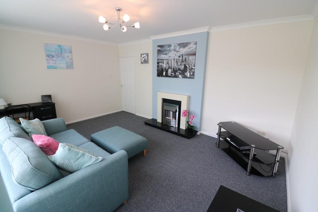 Fulford Crescent, Off Ganton Way... 2 bed apartment £650 pcm (£150 pw)