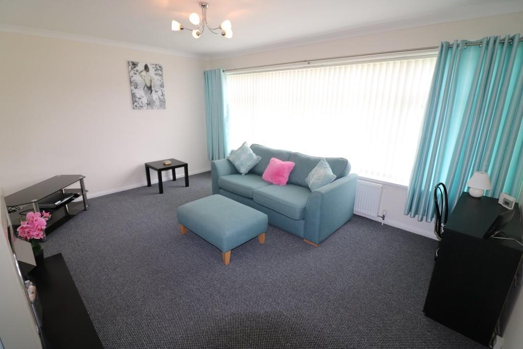 Fulford Crescent, Off Ganton Way... 2 bed apartment £650 pcm (£150 pw)