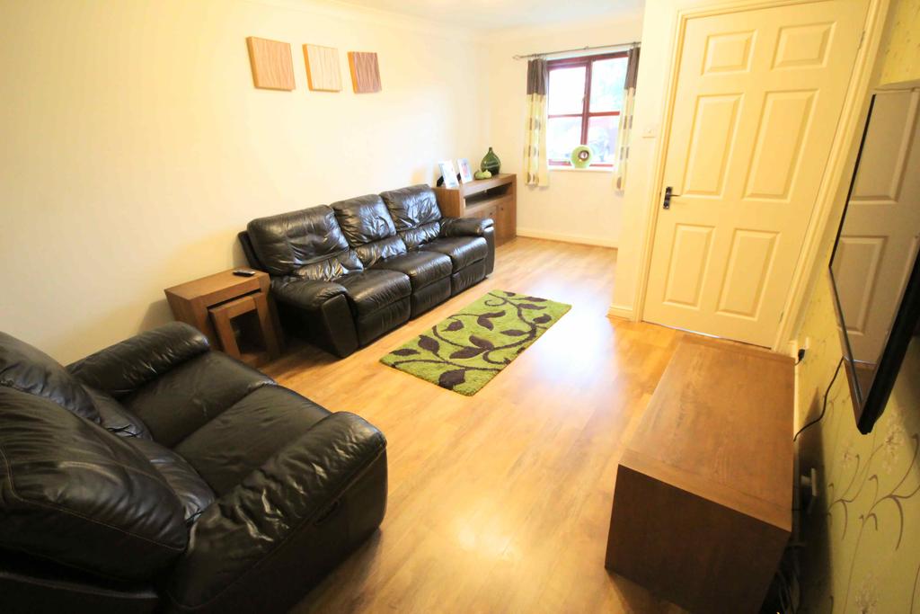 146 Bradley View, Holywell Green HX4 9EA 3 bed semidetached house £160,000