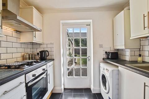 2 bedroom end of terrace house to rent, Goldings Hill, Essex, IG10