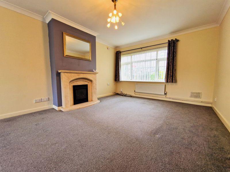 Coombe Park Road, Coventry CV3 3 bed detached house £1,100 pcm (£254 pw)