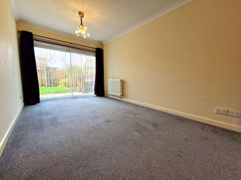 Coombe Park Road, Coventry CV3 3 bed detached house £1,100 pcm (£254 pw)