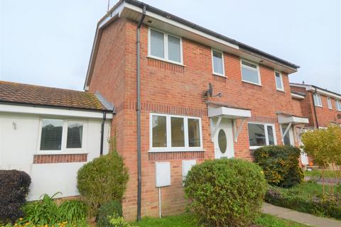 2 bedroom end of terrace house to rent, Fieldfare Close