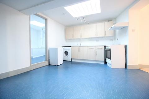 Flat to rent, Dalston, N16