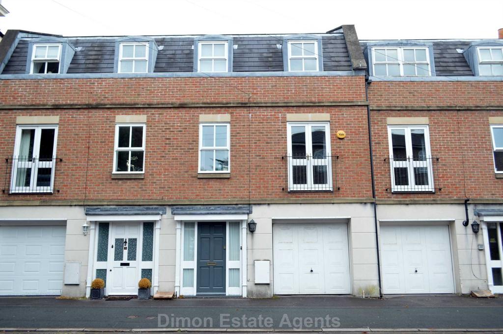 Queens Road, Gosport 2 bed townhouse £210,000