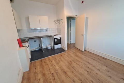 2 bedroom flat to rent, Flat 3, 238 Balby Road, DN4