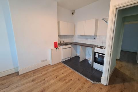 2 bedroom flat to rent, Flat 3, 238 Balby Road, DN4