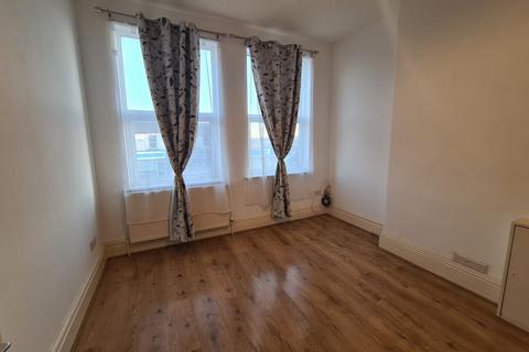 2 bedroom flat to rent, Flat 3, 238 Balby Road, DN4