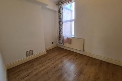 2 bedroom flat to rent, Flat 3, 238 Balby Road, DN4