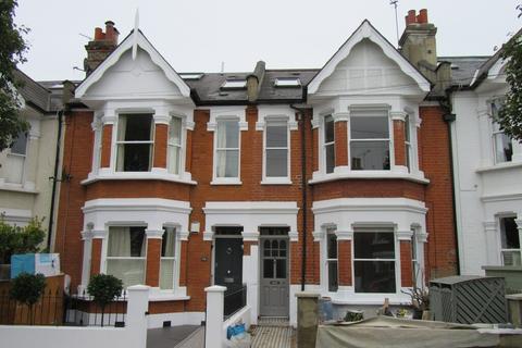 3 bedroom terraced house to rent - Trentham Street, London SW18 5AR