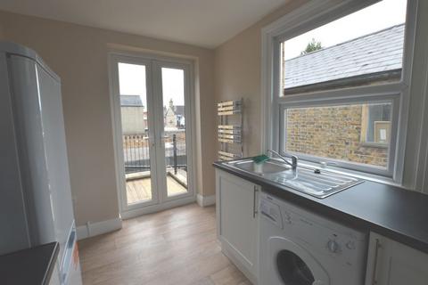 2 bedroom flat to rent, St Albans Road, Watford, WD24
