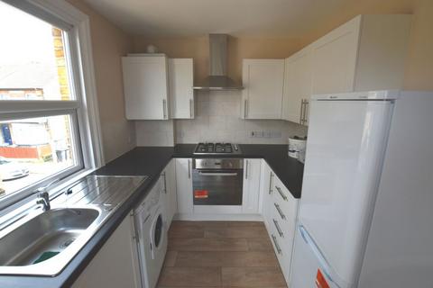 2 bedroom flat to rent, St Albans Road, Watford, WD24
