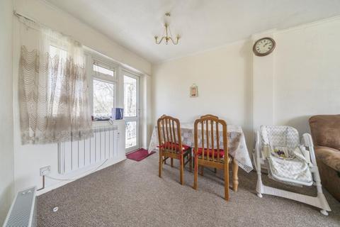 2 bedroom flat to rent, Slade Close,  Headington,  OX3