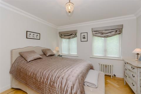 5 bedroom detached house to rent - Woodlands, Gerrards Cross, Buckinghamshire