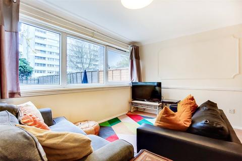 3 bedroom ground floor flat to rent, Cruden House, 33 Vernon Road, London, E3