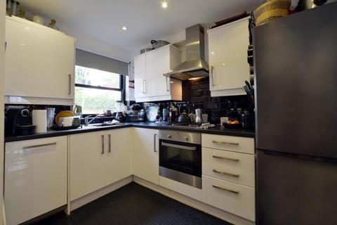 4 bedroom terraced house to rent, Ruston Street, London, E3