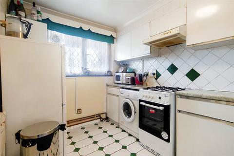 2 bedroom apartment to rent, Gullane House, Shetland Road, London, E3