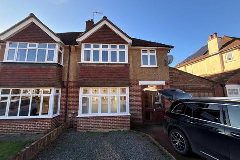 3 bedroom semi-detached house to rent, Chanctonbury Chase, Redhill