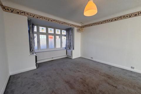 3 bedroom semi-detached house to rent, Chanctonbury Chase, Redhill
