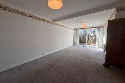 3 bedroom semi-detached house to rent, Chanctonbury Chase, Redhill