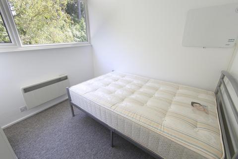 2 bedroom flat to rent, Howecroft Court, Eastmead Lane, BS9