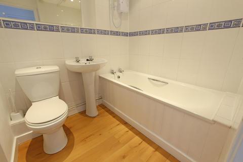 2 bedroom flat to rent, Howecroft Court, Eastmead Lane, BS9