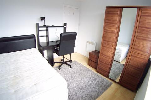 2 bedroom apartment to rent, Dene House Court, Leeds