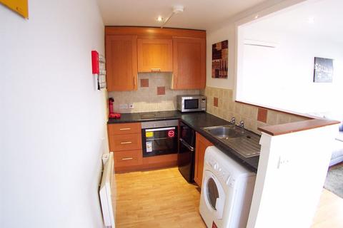 2 bedroom apartment to rent, Dene House Court, Leeds