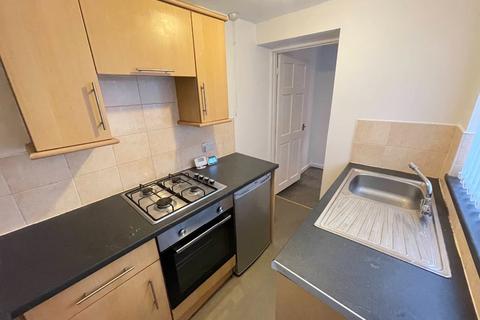 2 bedroom flat to rent, North King Street, North Shields.  NE30 2HS. *SUPER VALUE !!*