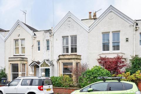 3 bedroom terraced house to rent, Queen Victoria Road, Westbury Park