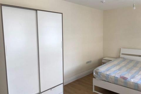 2 bedroom flat to rent, Kensington, London W8