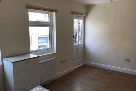 2 bedroom flat to rent, Kensington, London W8