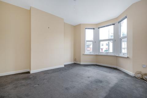 2 bedroom apartment to rent, Riverdale Road, Erith, DA8