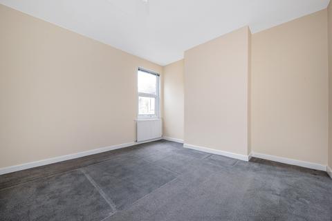 2 bedroom apartment to rent, Riverdale Road, Erith, DA8