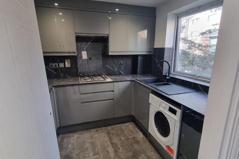 4 bedroom terraced house to rent, Erbus Drive, Thamesmead