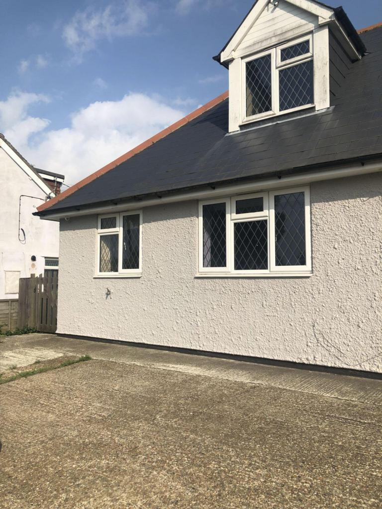 Canterbury Road, Densole, CT18 1 bed house £700 pcm (£162 pw)