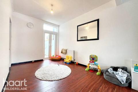 3 bedroom terraced house to rent, Coronation Road, Sheerness