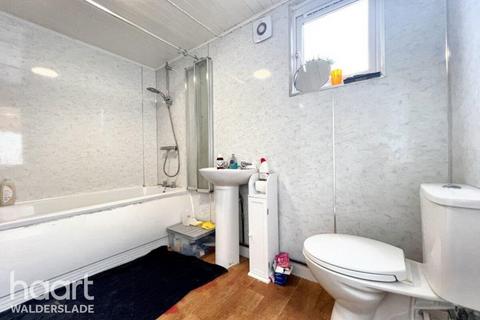 3 bedroom terraced house to rent, Coronation Road, Sheerness