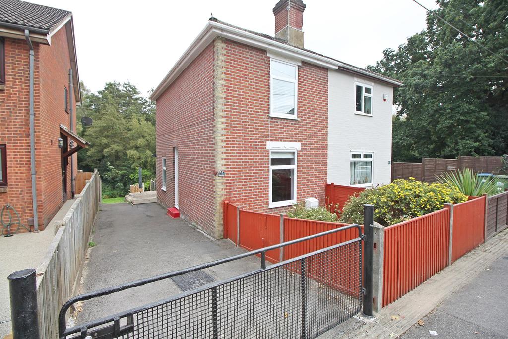Botany Bay Road, Sholing, Southampton, SO19 8FE 2 bed semidetached