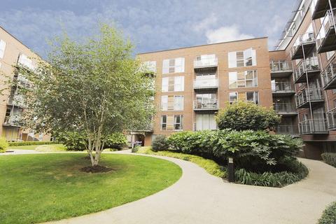 1 bedroom flat to rent, The Heart, Walton-on-Thames