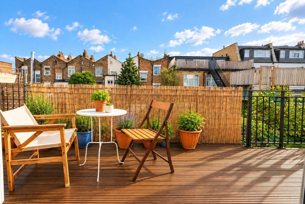 Apartment in London - View 2