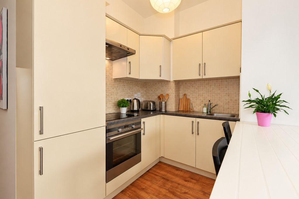 Apartment in London - View 5