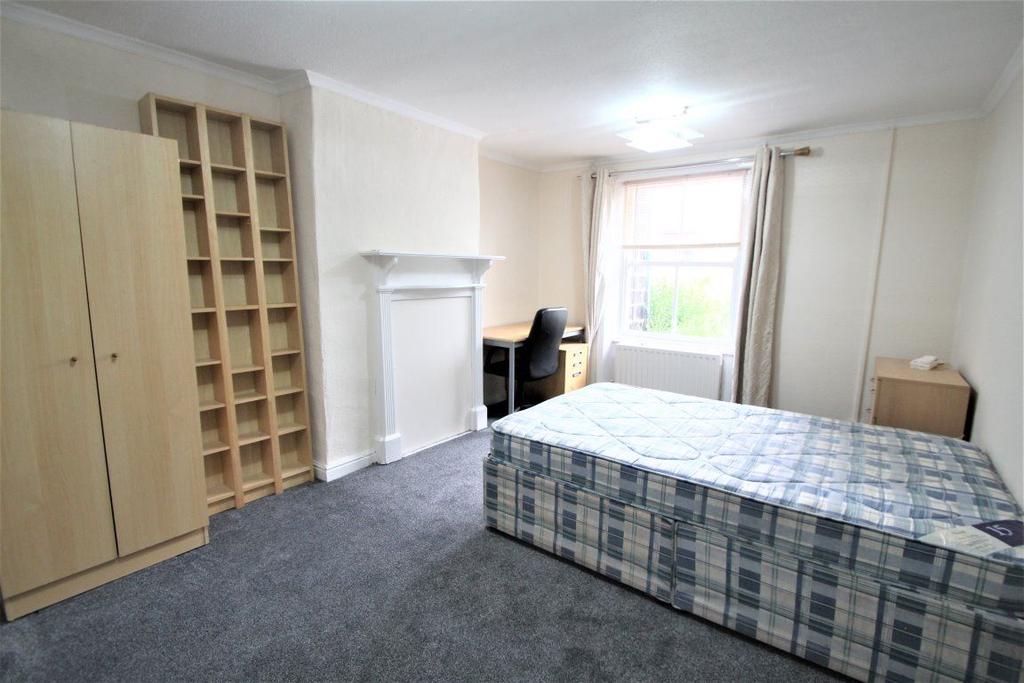 Weetwood Lane, Far Headingley, Leeds, LS16 2 bed apartment £650 pcm (£150 pw)