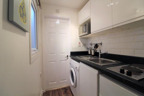 Studio to rent, Sheringham Avenue, Oakwood, N14