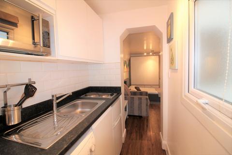 Studio to rent, Sheringham Avenue, Oakwood, N14